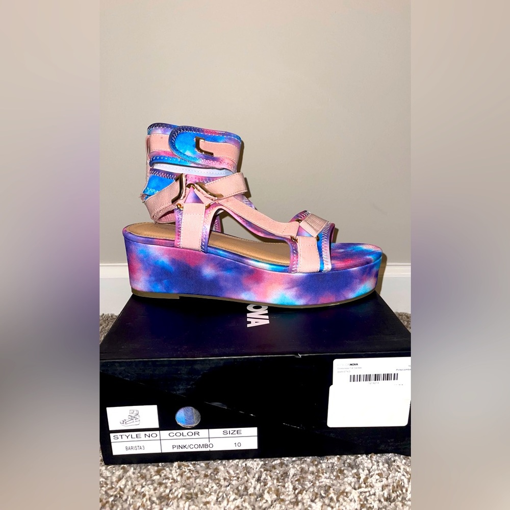 NWB Fashion Nova Wedge Sandal